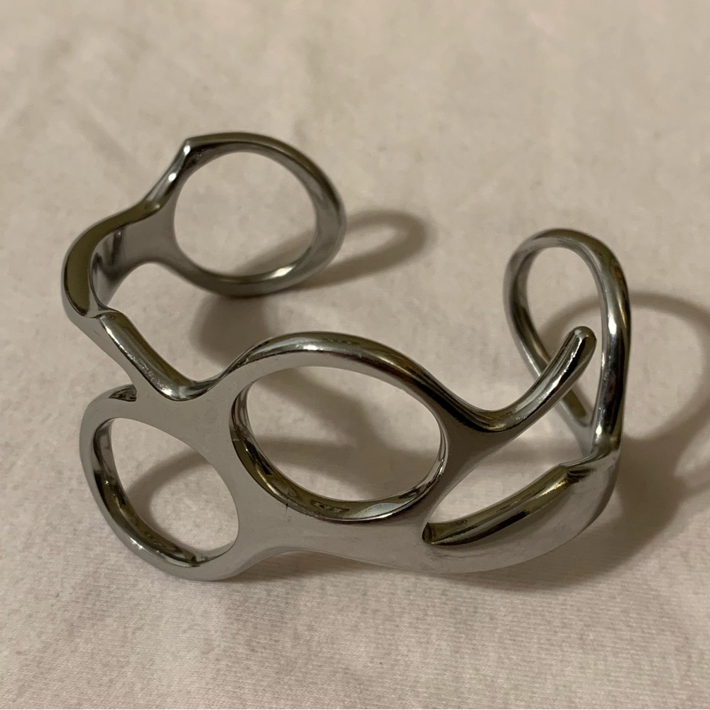 Stainless steel cosmetology shear bracelet